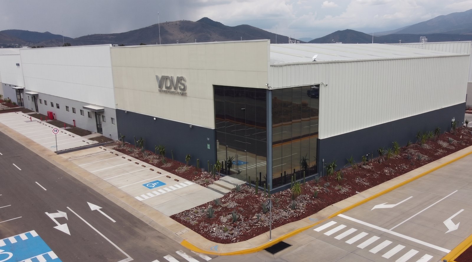 Fachada del almacén DVS